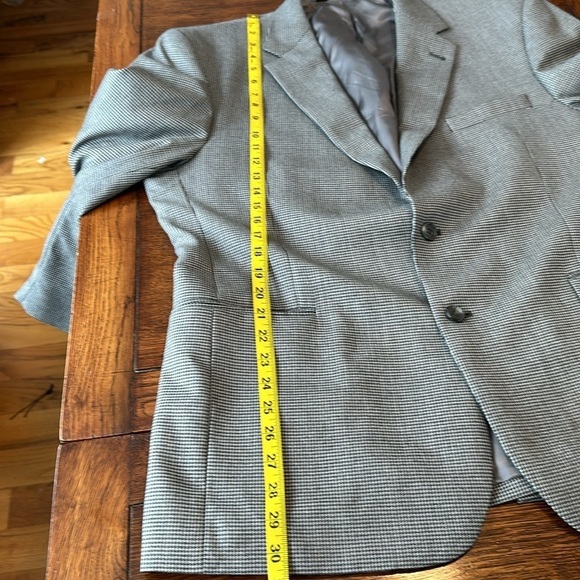 EUC Jos A Bank gray and black check sportcoat size 44 short - Picture 5 of 9
